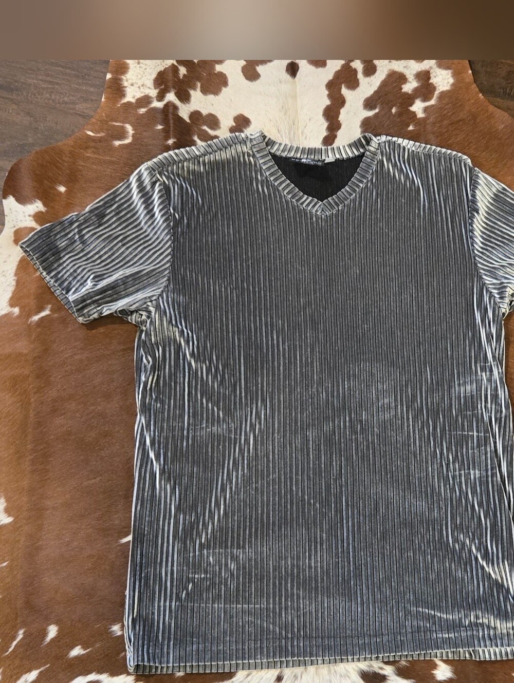Men's Gray Velvet Ribbed V-Neck Shirt